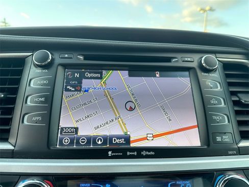 Used 2017 Toyota Highlander XLE image 27