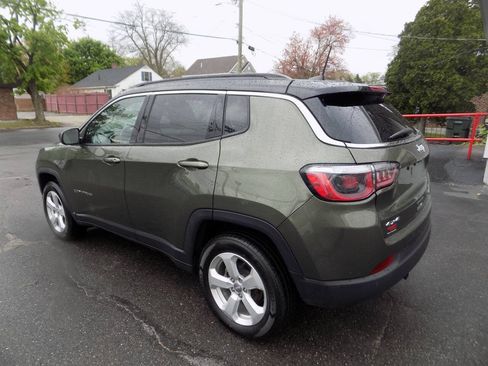 Used 2019 Jeep Compass Latitude w/ Cold Weather Group AWD/4WD image 6