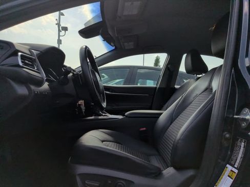 Used 2018 Toyota Camry SE FWD image 11