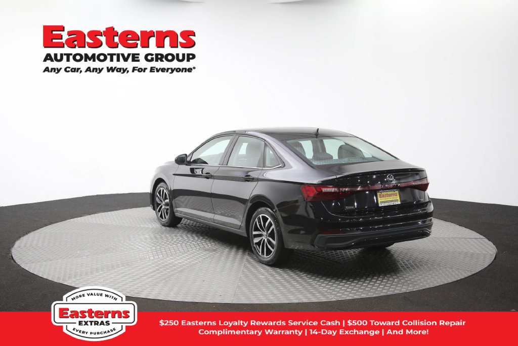 Used 2025 Volkswagen Jetta SE FWD image 65