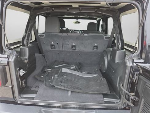 Used 2020 Jeep Wrangler Unlimited Sahara AWD/4WD image 33