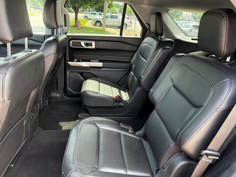 Used 2023 Ford Explorer XLT w/ Equipment Group 202A AWD/4WD image 16