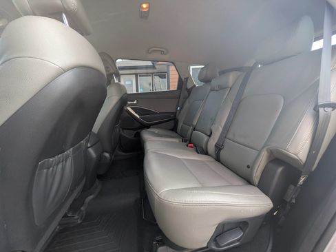 Used 2017 Hyundai Santa Fe SE AWD/4WD image 26