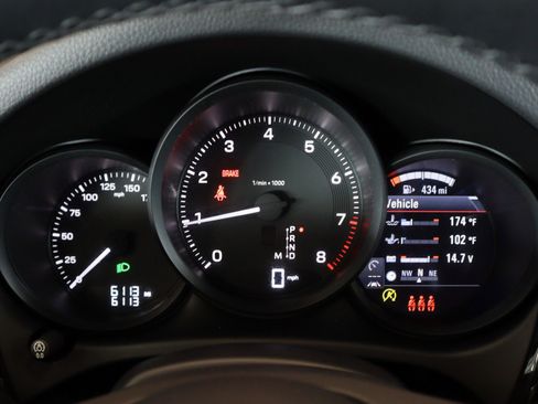 Certified 2025 Porsche Macan AWD/4WD image 13