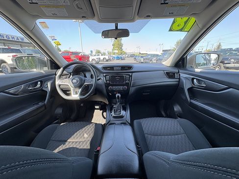 Used 2018 Nissan Rogue SV AWD/4WD image 17