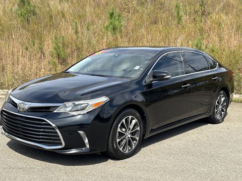 Used 2017 Toyota Avalon XLE image 1