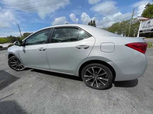Used 2017 Toyota Corolla SE w/ Carpet Mat Package (TMS) FWD image 6