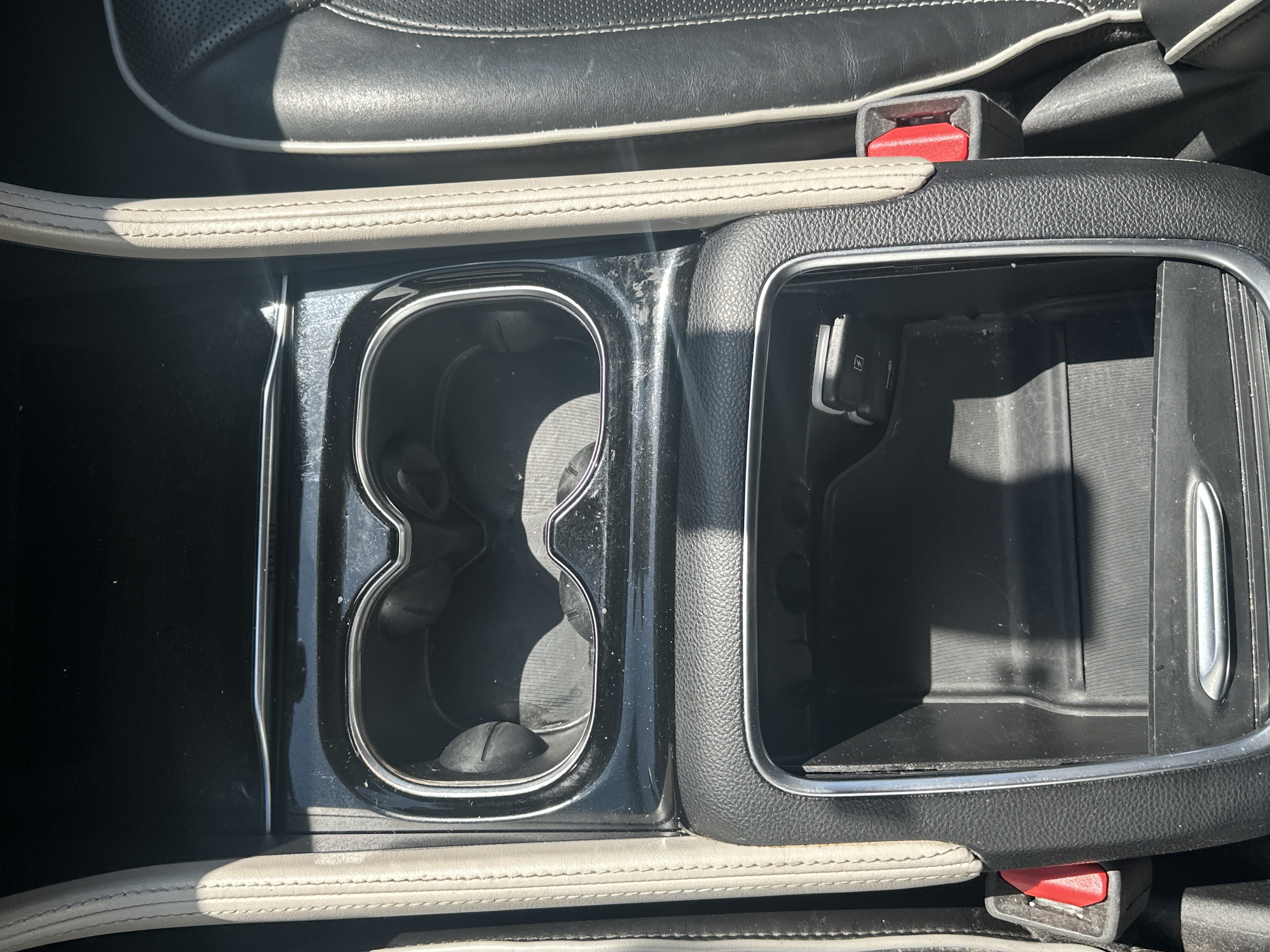Used 2023 Chrysler Pacifica Limited FWD image 24