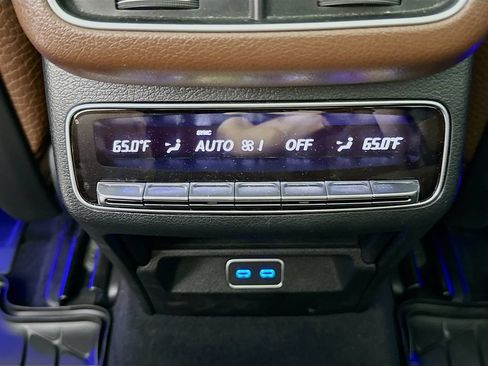 Used 2024 Mercedes-Benz GLS 580 4MATIC w/ Night Package image 28