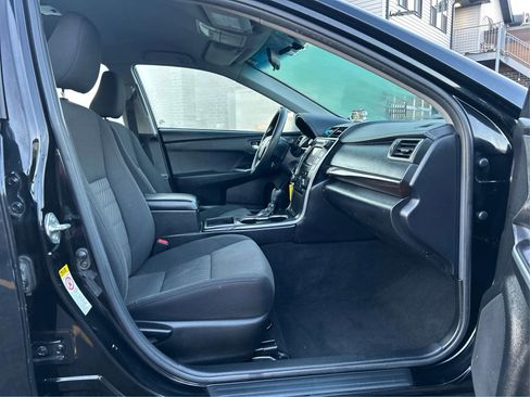 Used 2016 Toyota Camry LE image 21