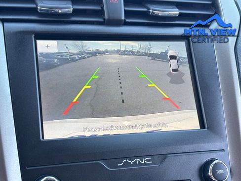 Used 2019 Ford Fusion SE image 4