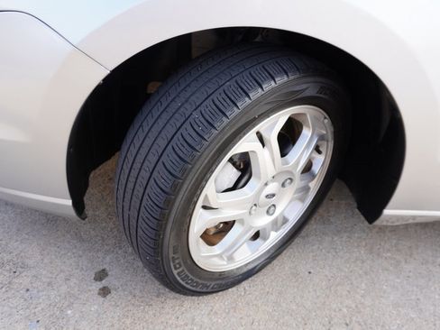 Used 2009 Ford Focus SE image 23