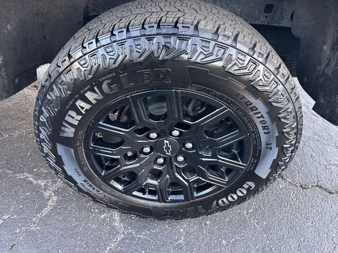 Certified 2023 Chevrolet Colorado Trail Boss w/ Technology Package image 16