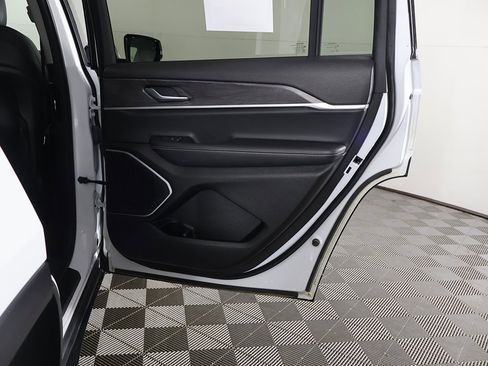 Used 2022 Jeep Grand Cherokee L Limited image 25