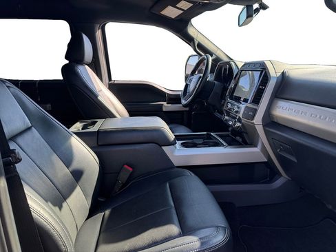 Used 2022 Ford F250 Lariat w/ Black Appearance Package image 18