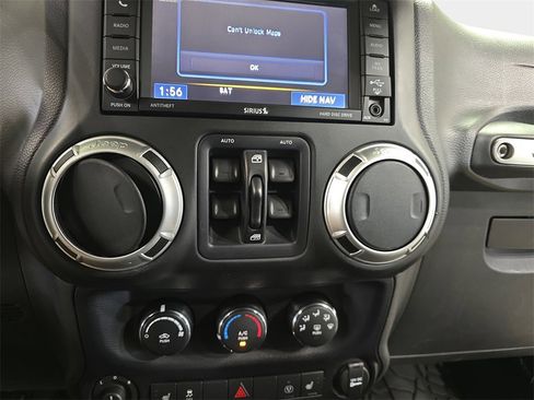 Used 2015 Jeep Wrangler Unlimited Rubicon image 22