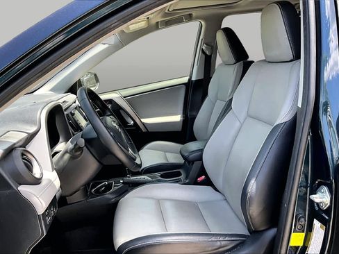 Used 2018 Toyota RAV4 Limited FWD image 8