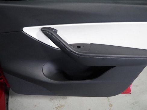 Used 2021 Tesla Model Y Long Range AWD/4WD image 55