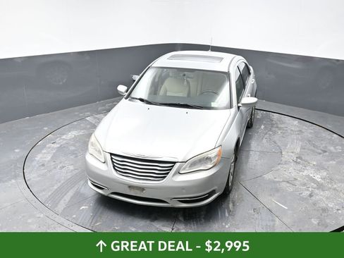 Used 2011 Chrysler 200 Touring FWD image 17