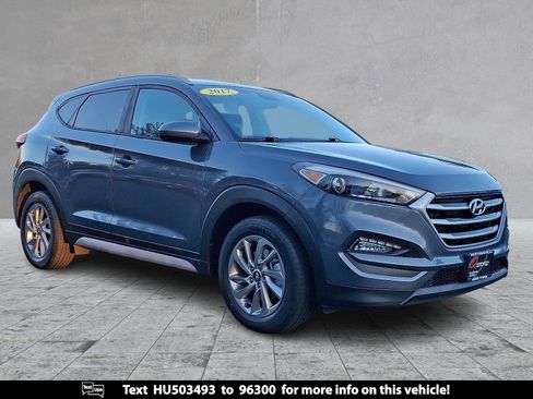 Used 2017 Hyundai Tucson SE image 1