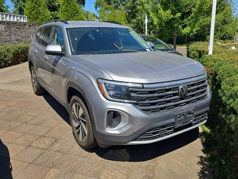 Used 2025 Volkswagen Atlas SE AWD/4WD image 2