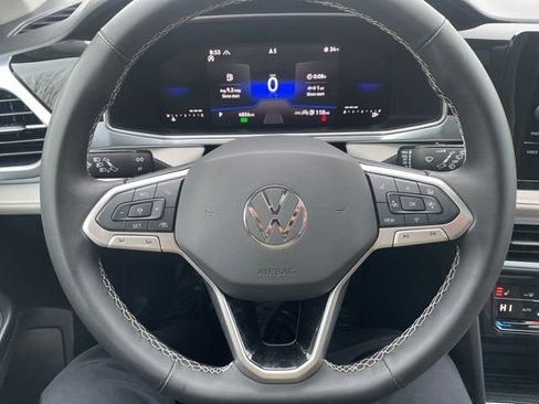 Certified 2025 Volkswagen Taos SE w/ Panoramic Sunroof Package image 14