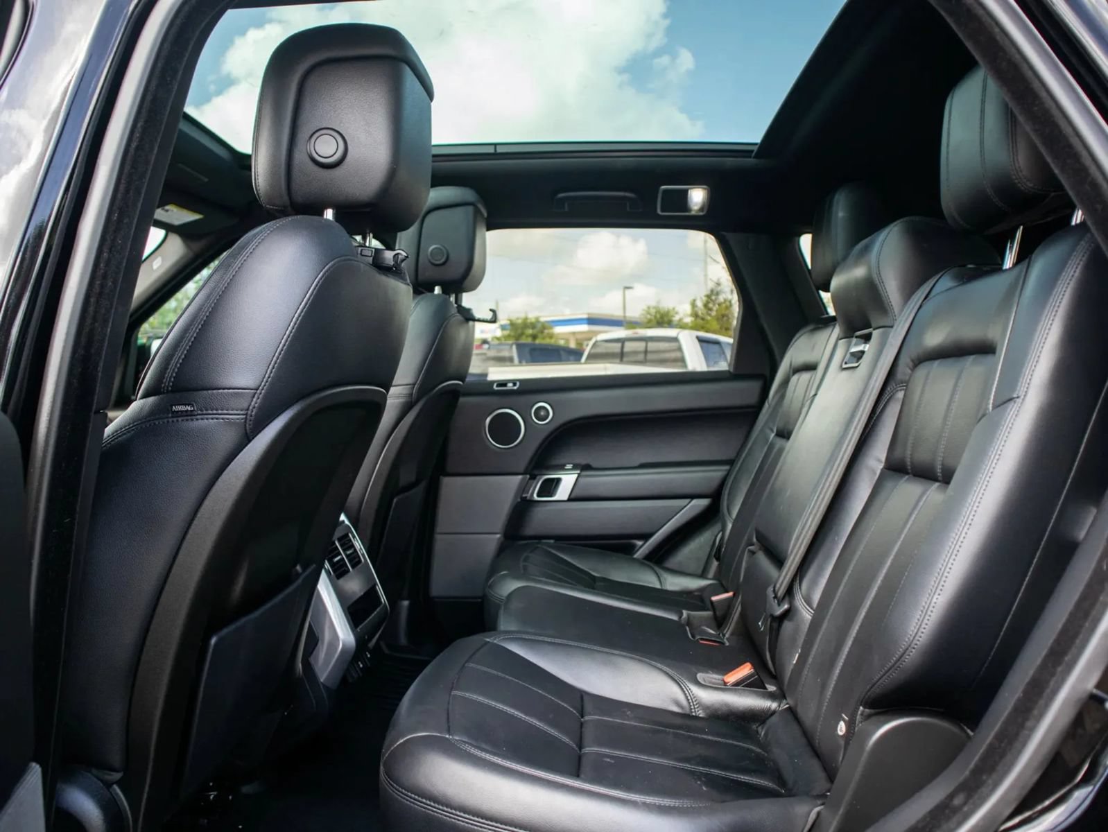 Used 2020 Land Rover Range Rover Sport SE AWD/4WD image 30