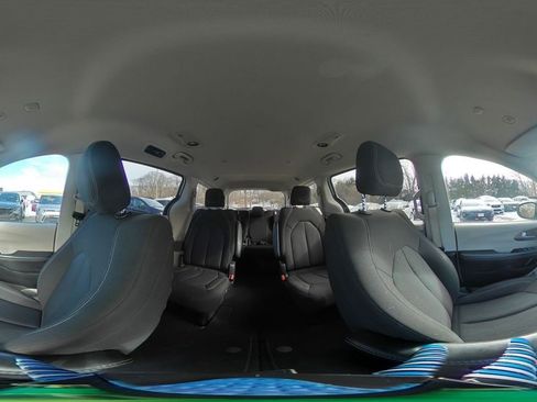 Used 2024 Chrysler Voyager LX image 45