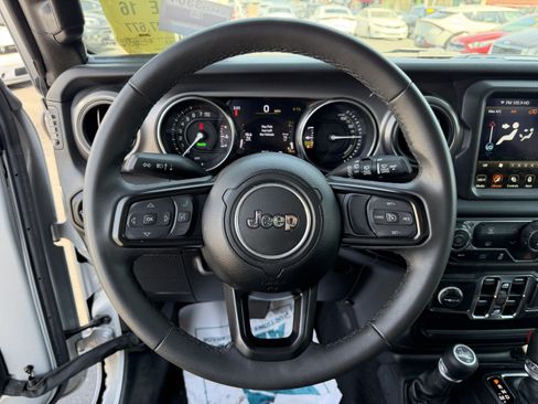 Used 2023 Jeep Wrangler Unlimited w/ Sun & Screen Package AWD/4WD image 12