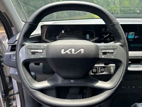 Used 2024 Kia EV9 Light RWD image 7