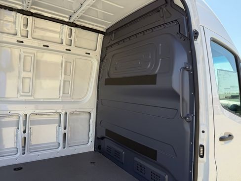 New 2025 Mercedes-Benz Sprinter 2500 image 23