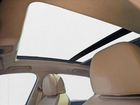 Used 2023 Bentley Bentayga image 16