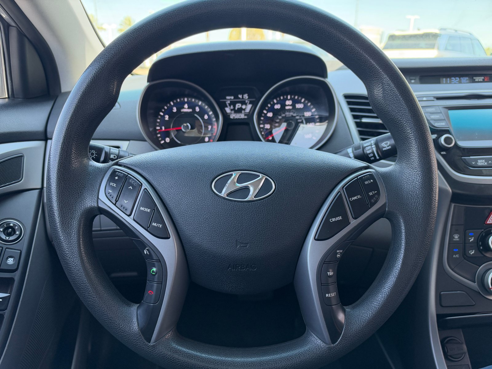 Used 2015 Hyundai Elantra SE w/ Option Group 02 FWD image 9