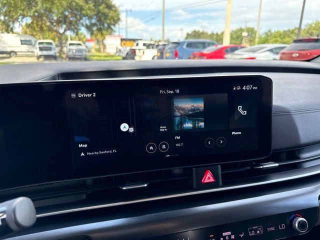Used 2025 Kia Carnival FWD image 36