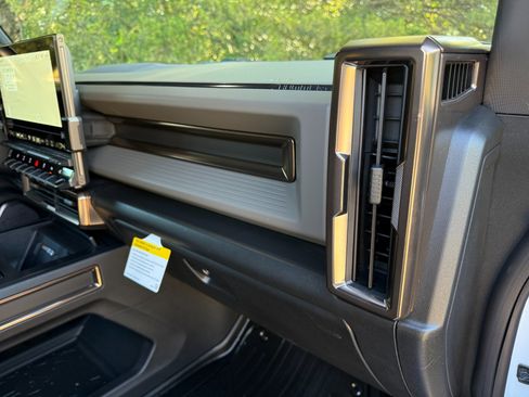Used 2025 GMC Hummer EV 2X w/ Extreme Off-Road Package image 16