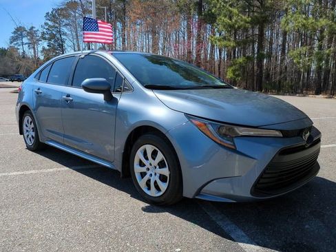 Used 2026 Toyota Corolla LE image 2