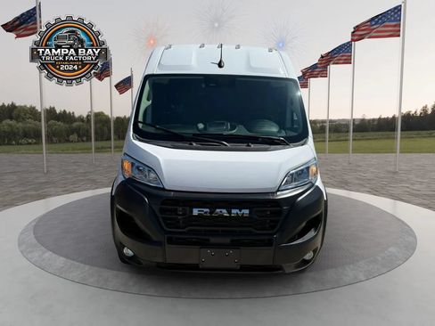 Used 2025 RAM ProMaster 2500 w/ Convenience Group FWD image 4