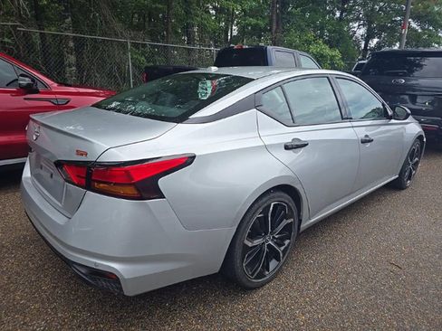 Used 2023 Nissan Altima 2.5 SR FWD image 4