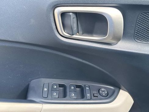 Used 2024 Hyundai Venue Limited FWD image 26