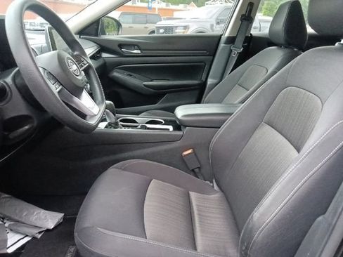 Used 2024 Nissan Altima 2.5 SV FWD image 15