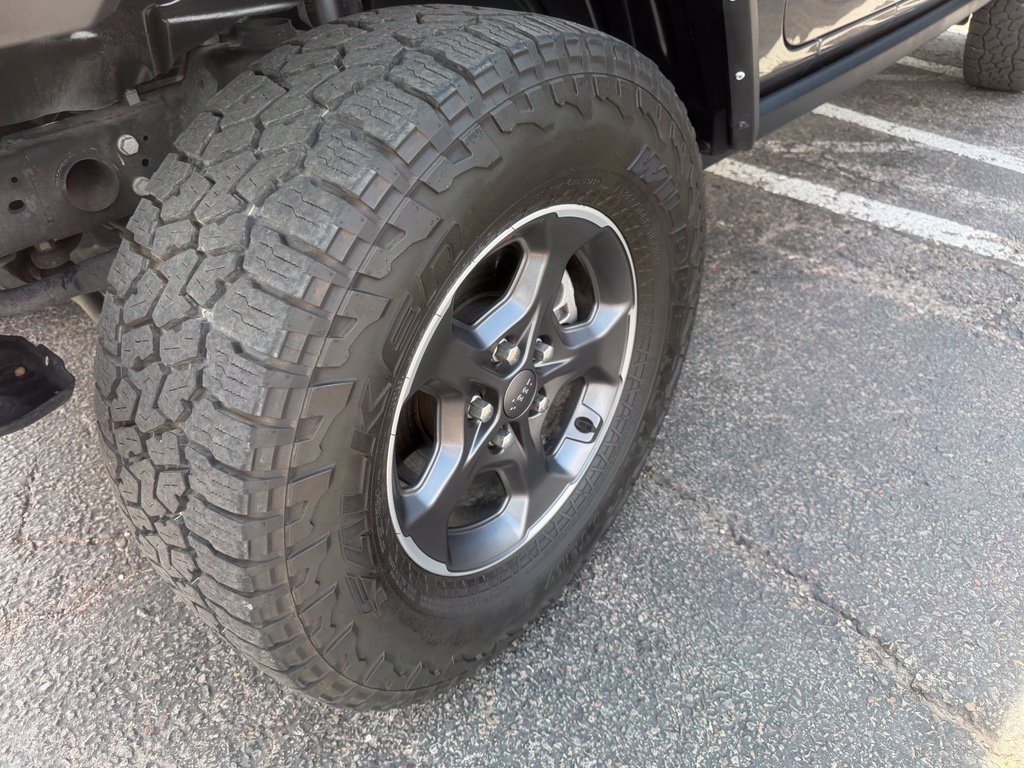 Used 2023 Jeep Gladiator Rubicon AWD/4WD image 10