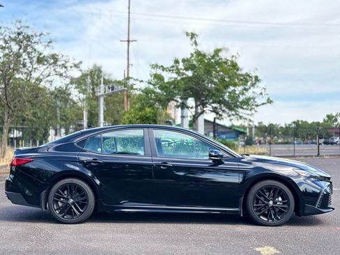 Used 2025 Toyota Camry SE w/ Convenience Package FWD image 6