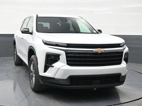 Used 2024 Chevrolet Traverse LS FWD image 7