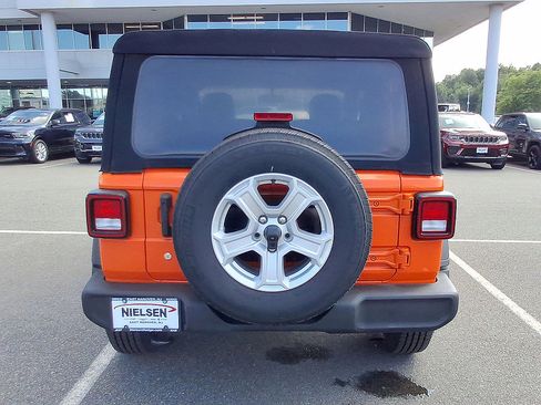 Used 2018 Jeep Wrangler Sport AWD/4WD image 29