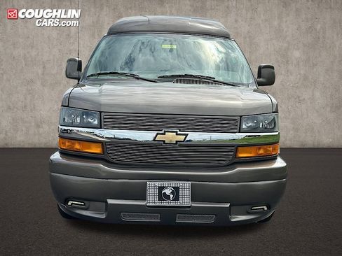 Used 2023 Chevrolet Express 2500 image 2