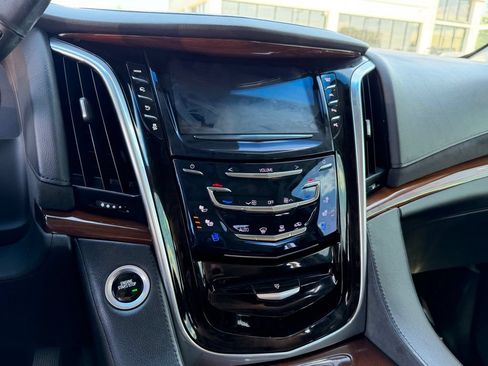 Used 2019 Cadillac Escalade ESV Premium Luxury AWD/4WD image 53