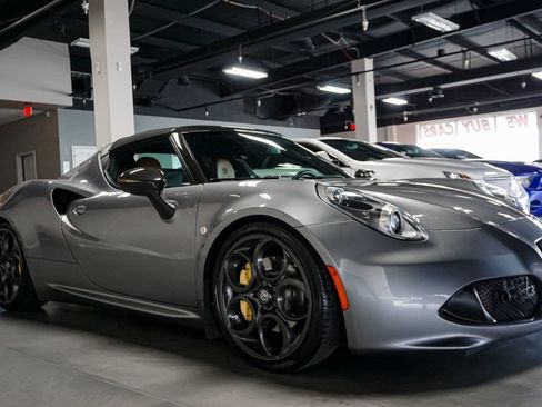 Used 2020 Alfa Romeo 4C Spider w/ Bright Package RWD image 60