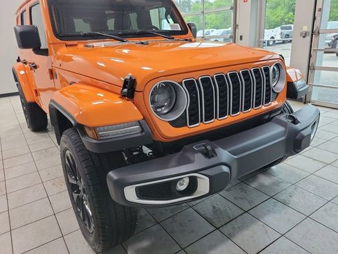 New 2025 Jeep Wrangler Unlimited Sahara w/ Safety Group AWD/4WD image 27