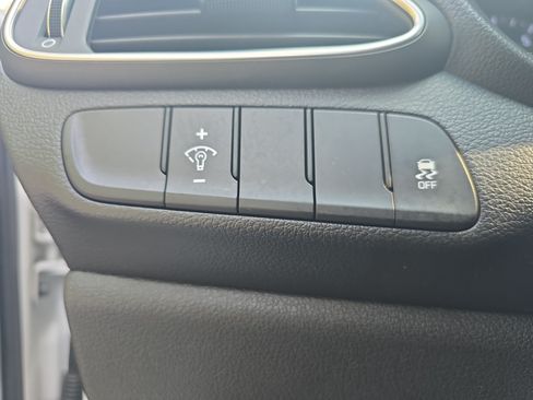 Used 2018 Hyundai Elantra GT FWD image 24