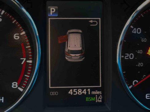 Used 2018 Toyota RAV4 SE w/ Power Extra Value Package image 11